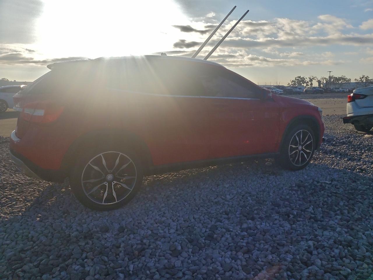 Фото: WDCTG4EB1HJ323340