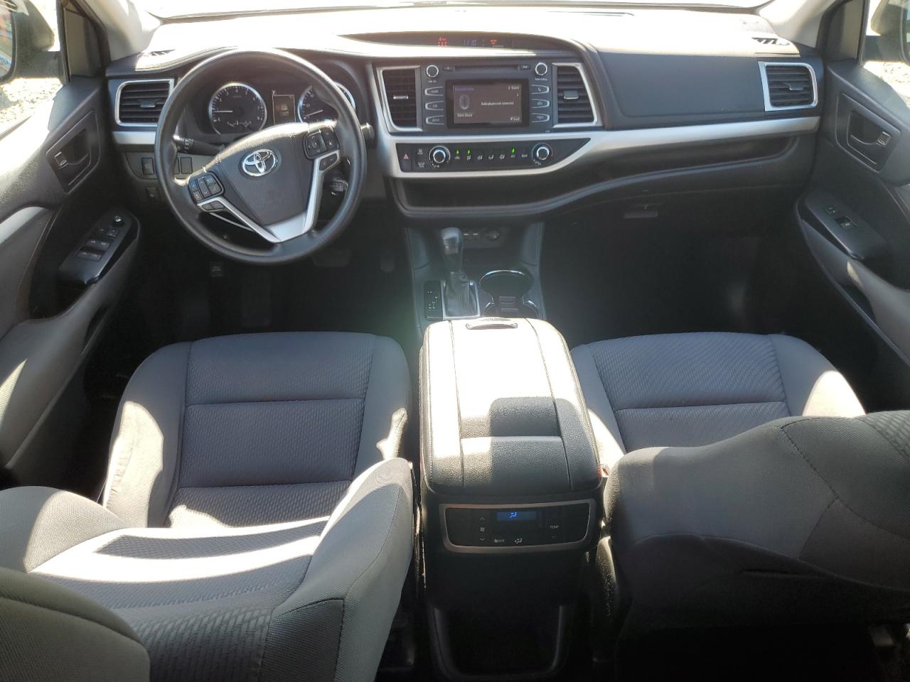 2019 Toyota Highlander Le VIN: 5TDZARFH7KS054420 Lot: 93867645