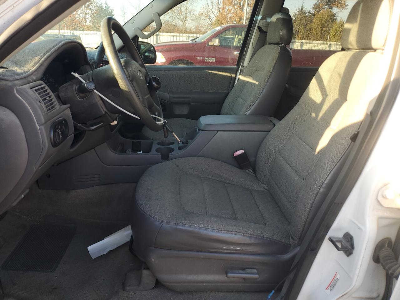 2004 Ford Explorer Xls VIN: 1FMZU72K74ZB32575 Lot: 92208355