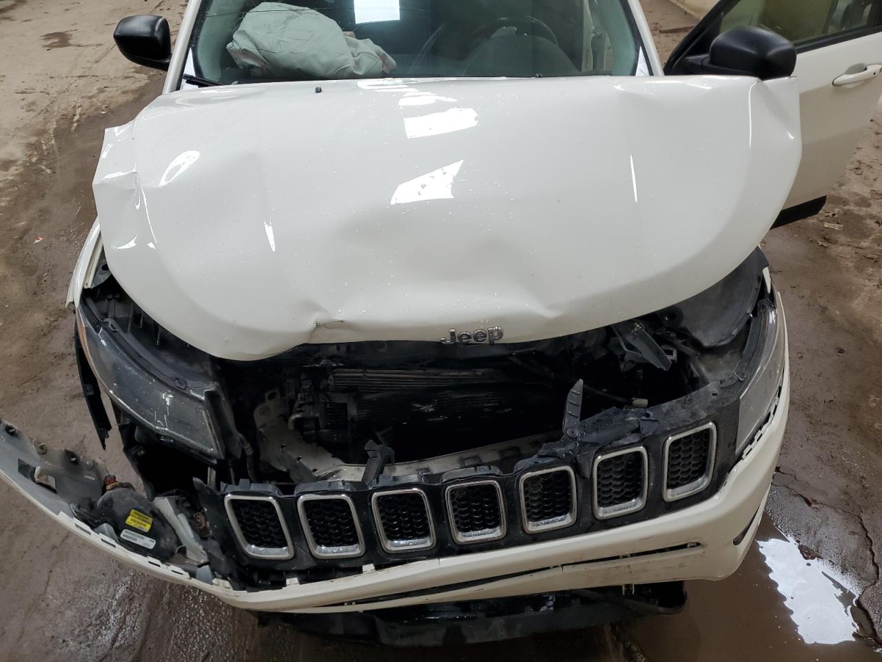 2018 Jeep Compass Sport VIN: 3C4NJDAB2JT374737 Lot: 93079115