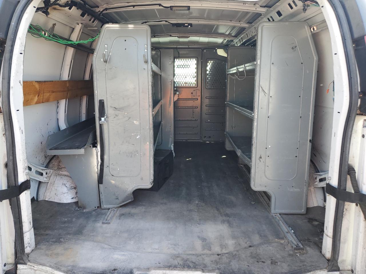 2016 Chevrolet Express 2500 Utility / Service Van VIN: 1GCWGAFF3G1196141 Lot: 91195985