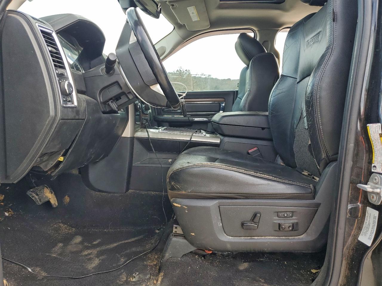 2015 Ram 2500 Laramie VIN: 3C6UR5NL8FG606987 Lot: 93953785