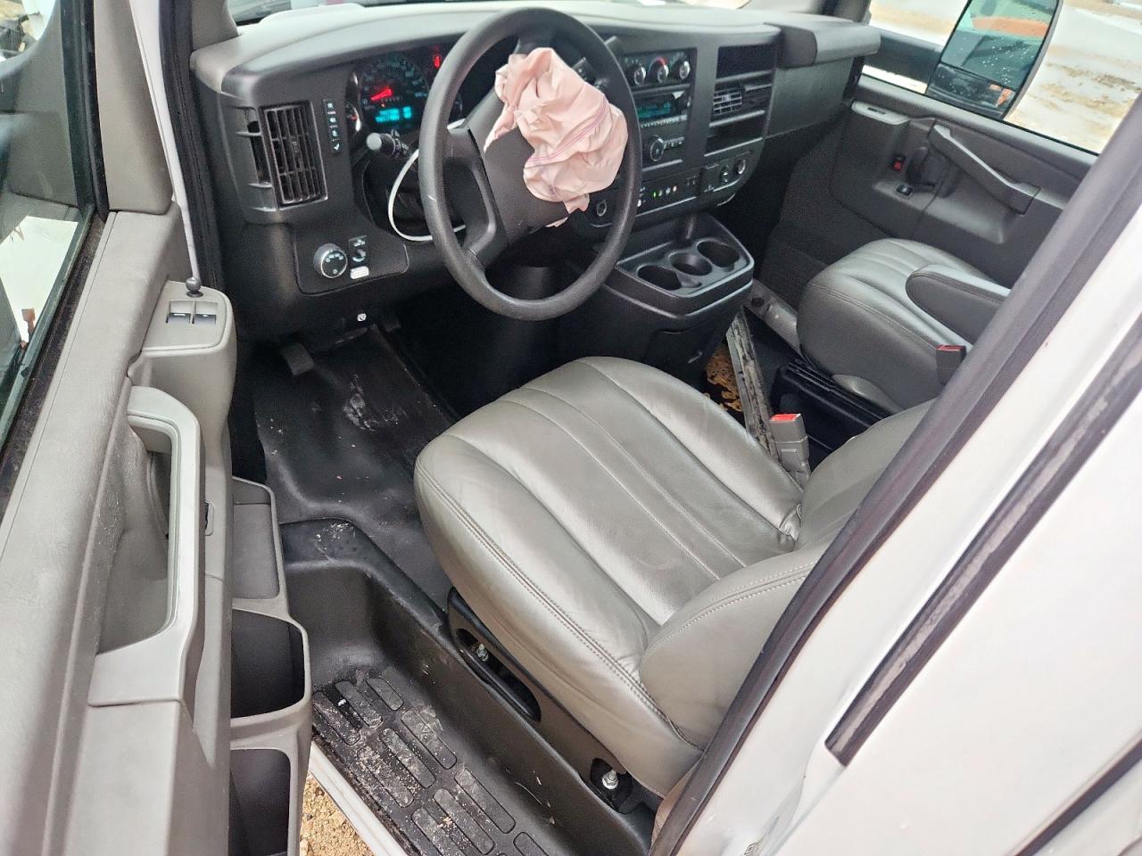 2021 GMC Savana Cut - Box Truck VIN: 7GZ37TC78MN010869 Lot: 93877285