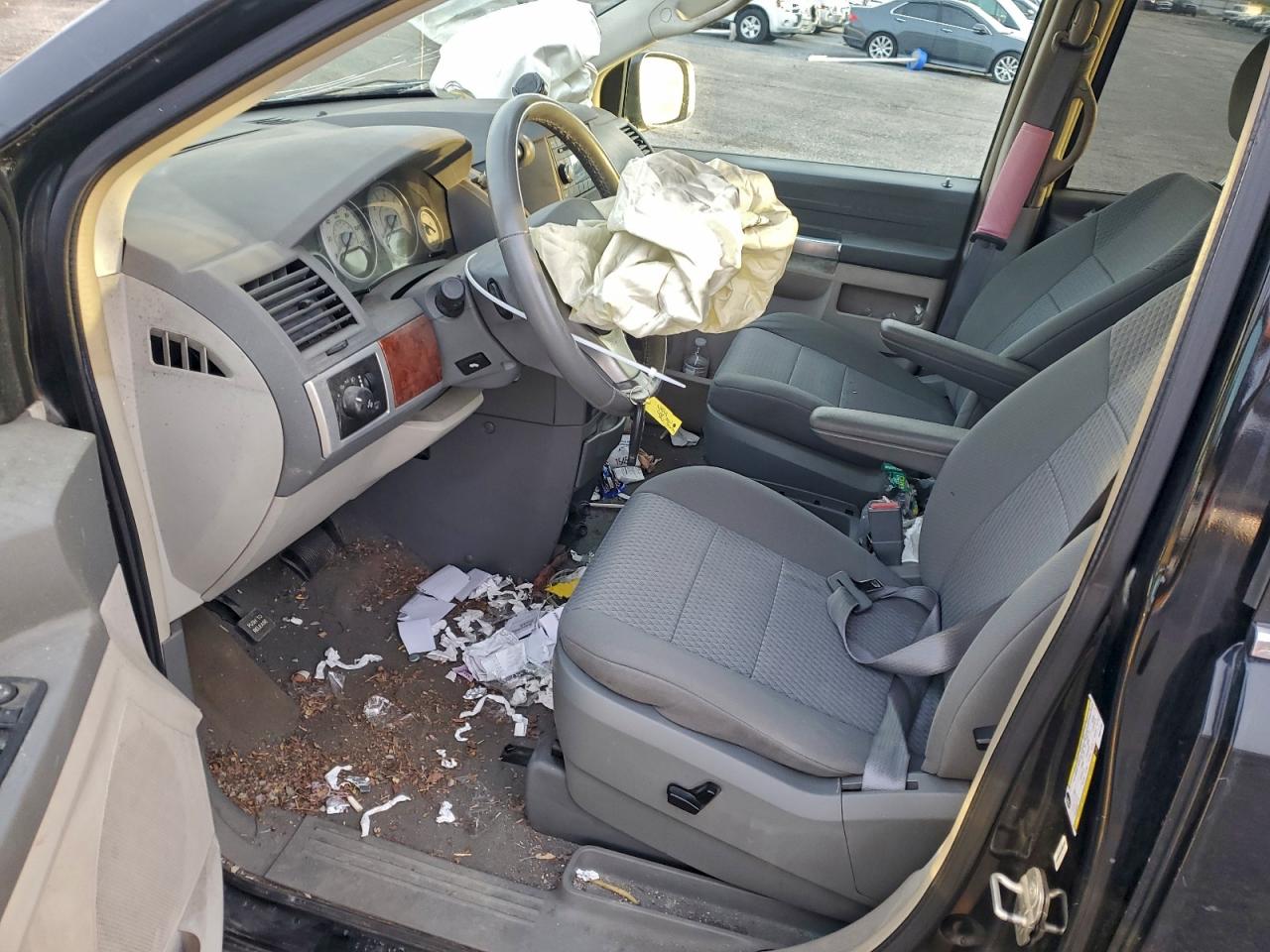 2008 Chrysler Town & Country Touring VIN: 2A8HR54P68R841263 Lot: 93761795