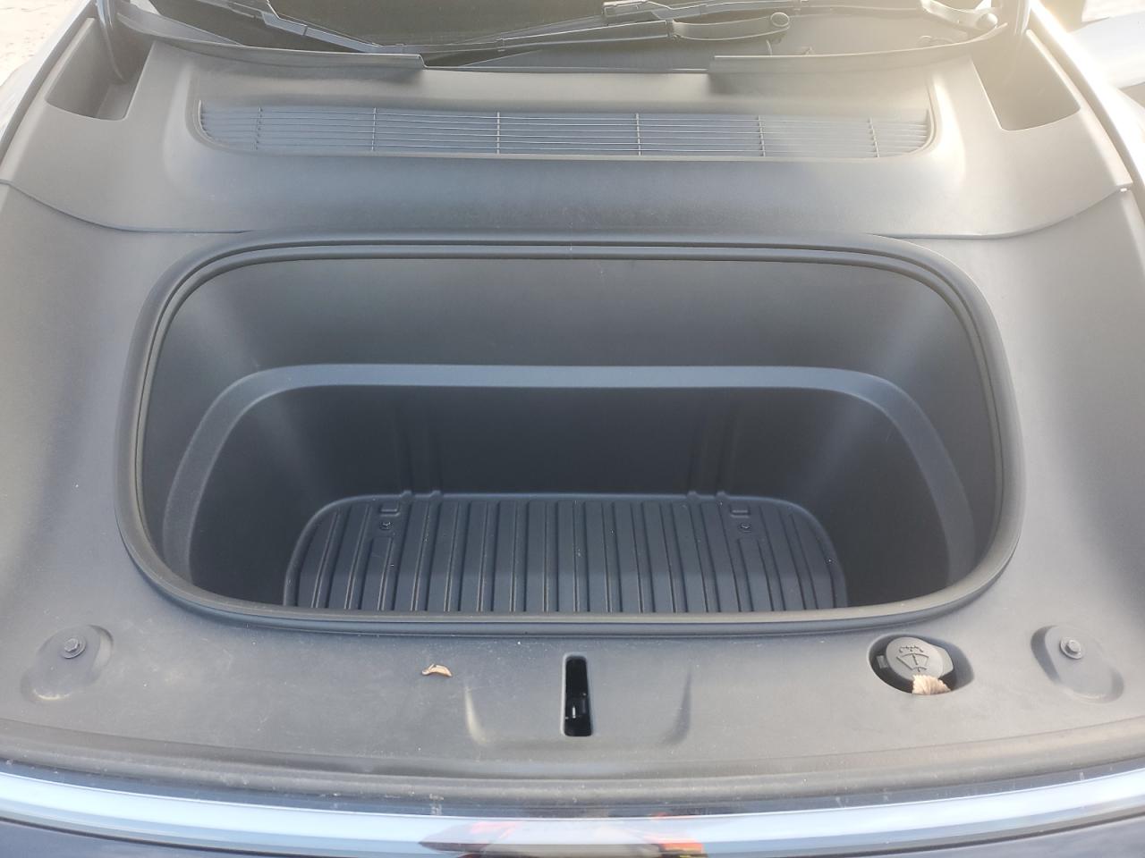 2026 Tesla Model Y VIN: 7SAYGDEE7TF323626 Lot: 93055565