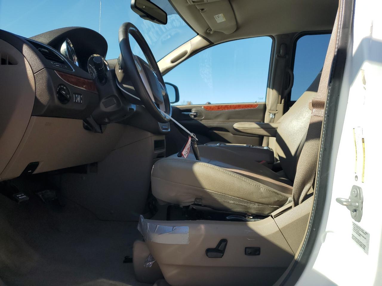 2016 Chrysler Town & Country Touring VIN: 2C4RC1BG1GR300029 Lot: 92600675