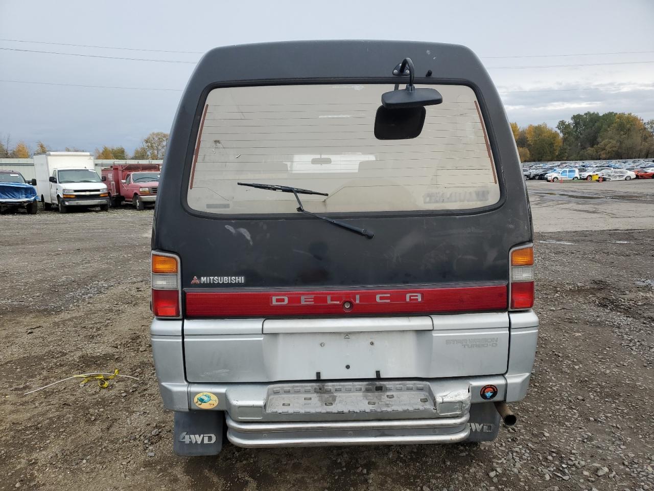 1992 Mitsubishi Delica VIN: P35W0307363 Lot: 93303105
