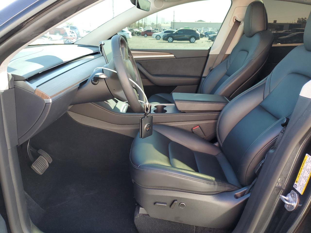 2024 Tesla Model Y VIN: 7SAYGDED2RF207587 Lot: 92103475