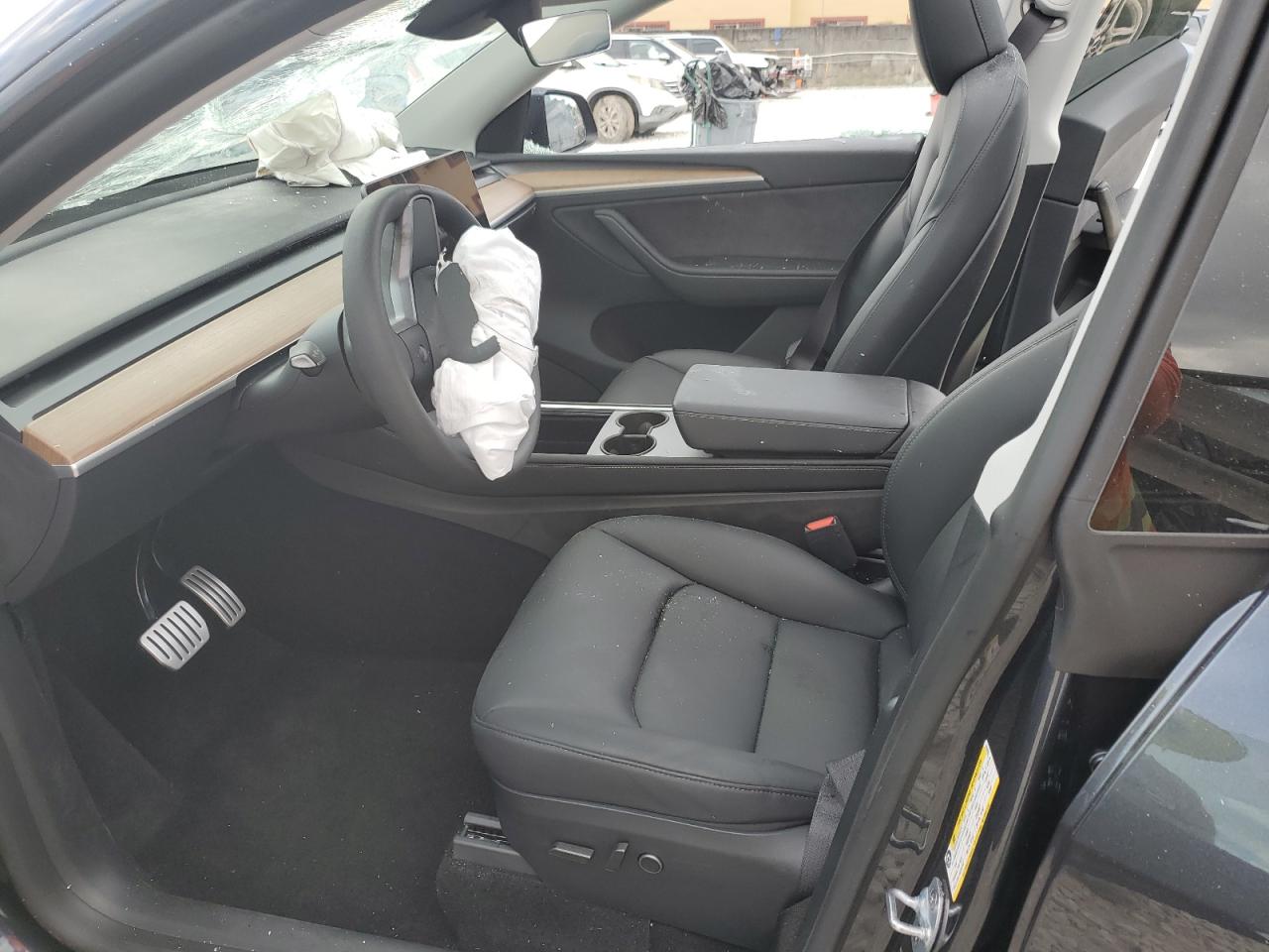 2024 Tesla Model Y VIN: 7SAYGDEF4RA318253 Lot: 93200265