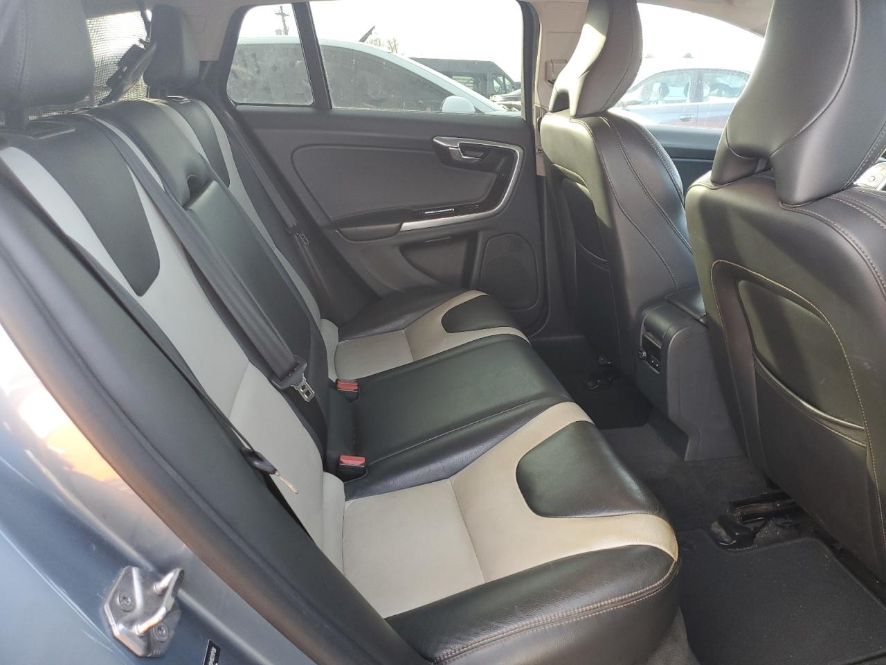 2017 Volvo V60 Cross Country Platinum VIN: YV440MWM2H1031708 Lot: 92941915