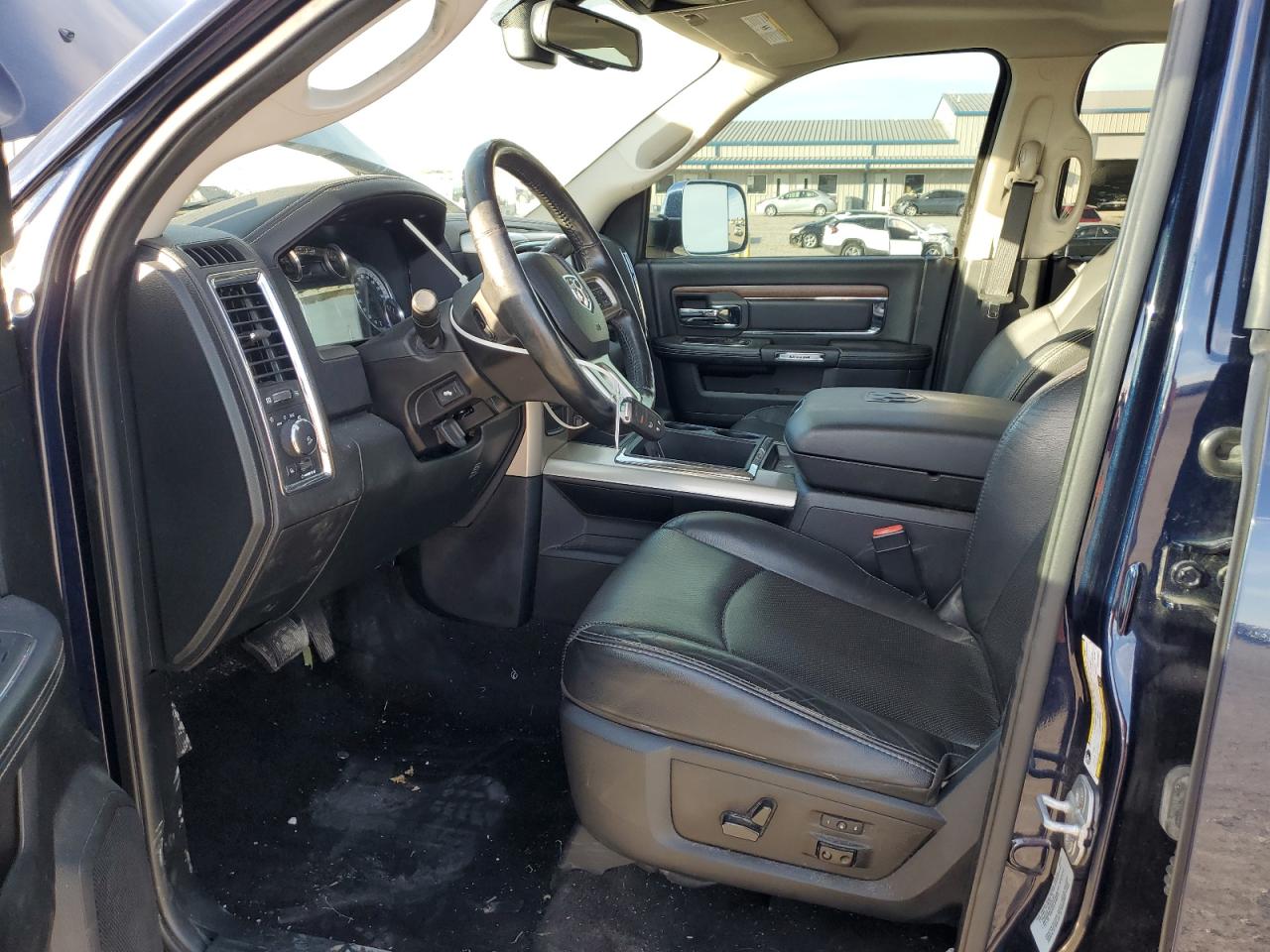 2015 Ram 2500 Laramie VIN: 3C6UR5FJ2FG610921 Lot: 90044075