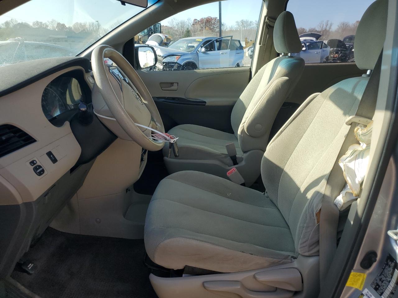 2011 Toyota Sienna VIN: 5TDZK3DC2BS155527 Lot: 92802835