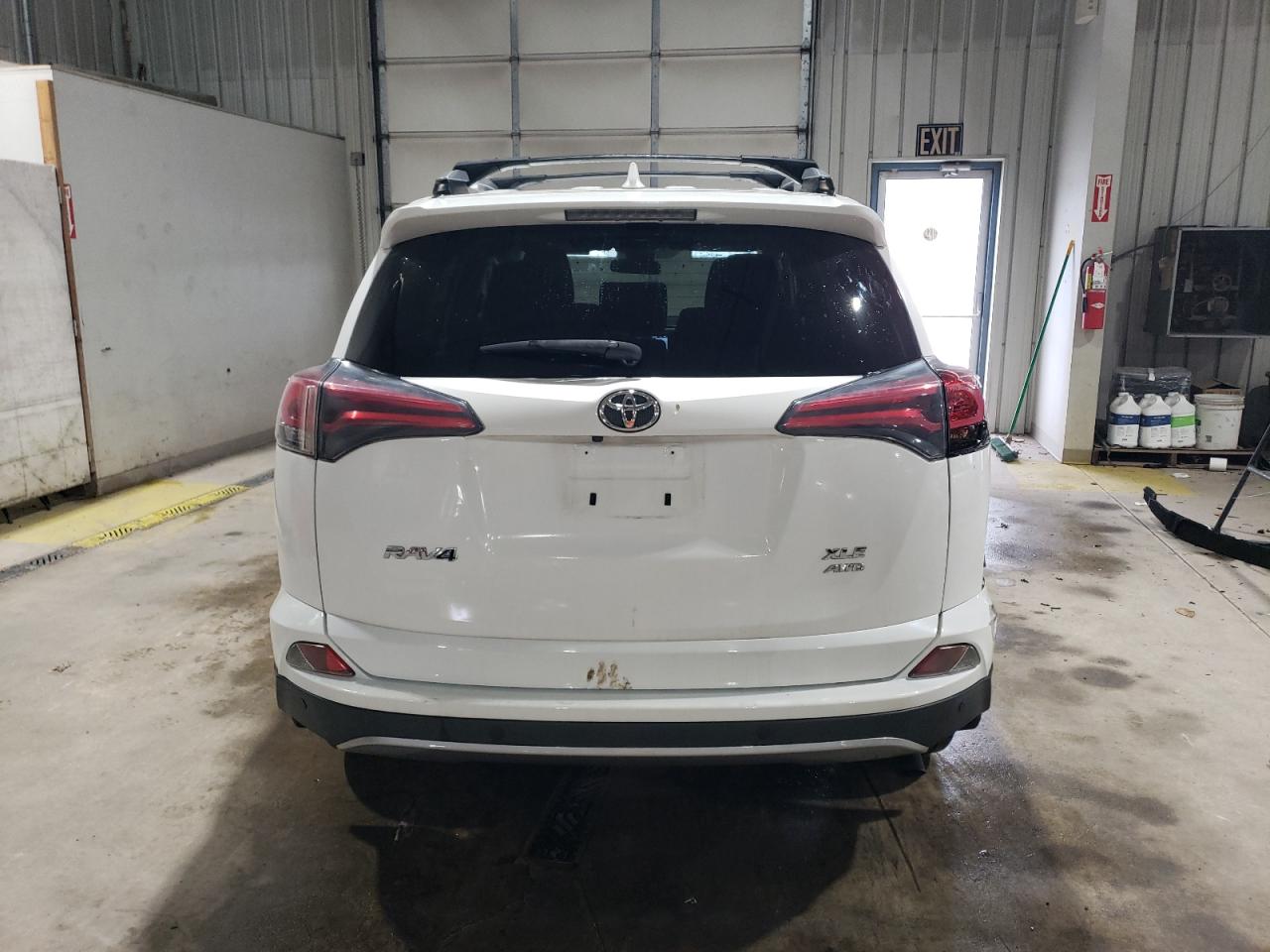 2017 Toyota Rav4 Xle VIN: JTMRFREV8HD208842 Lot: 92394095