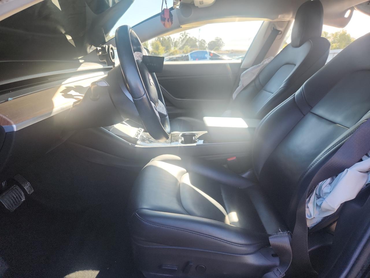 2018 Tesla Model 3 VIN: 5YJ3E1EA3JF010692 Lot: 91923245