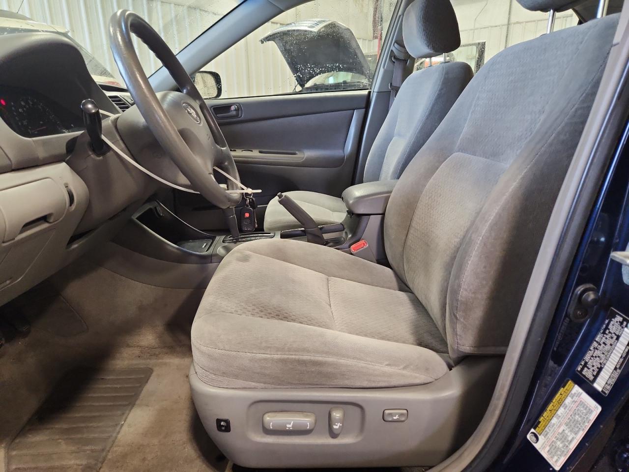 2004 Toyota Camry Le VIN: 4T1BE32K84U330344 Lot: 93114995