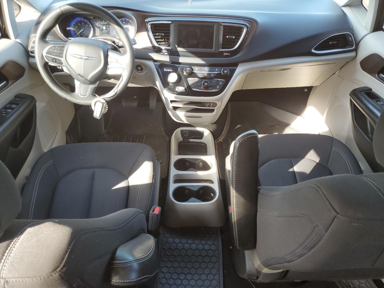 2020 Chrysler Voyager L VIN: 2C4RC1AGXLR235760 Lot: 92608965