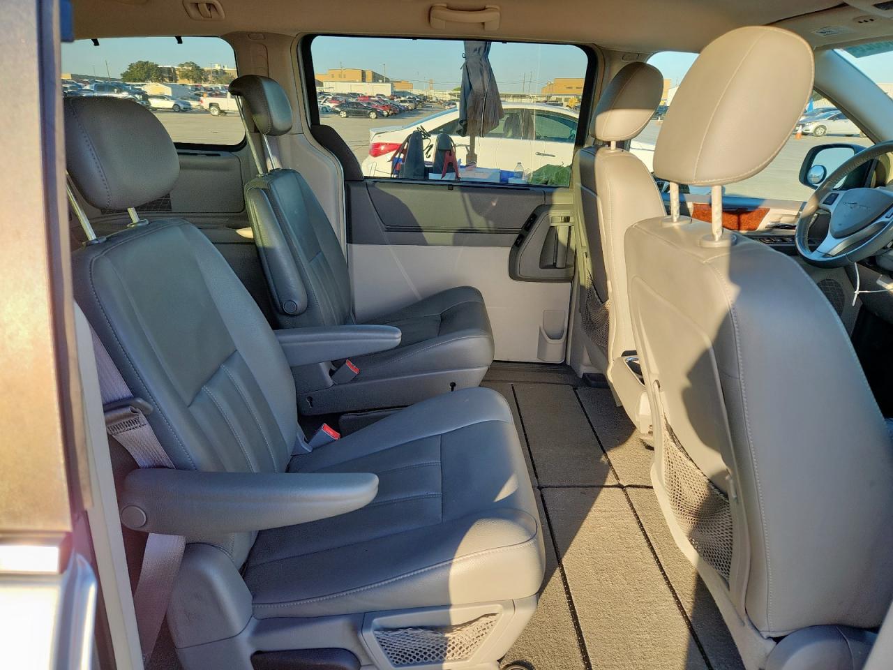 2010 Chrysler Town & Country Touring VIN: 2A4RR5D17AR170662 Lot: 90665325