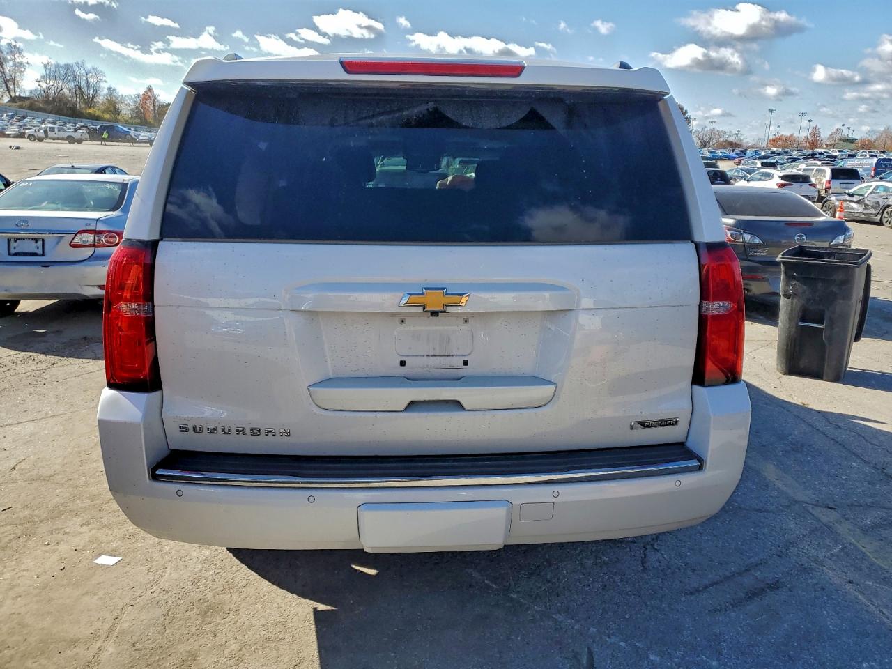 2018 Chevrolet Suburban K1500 Premier VIN: 1GNSKJKC4JR135843 Lot: 94565775