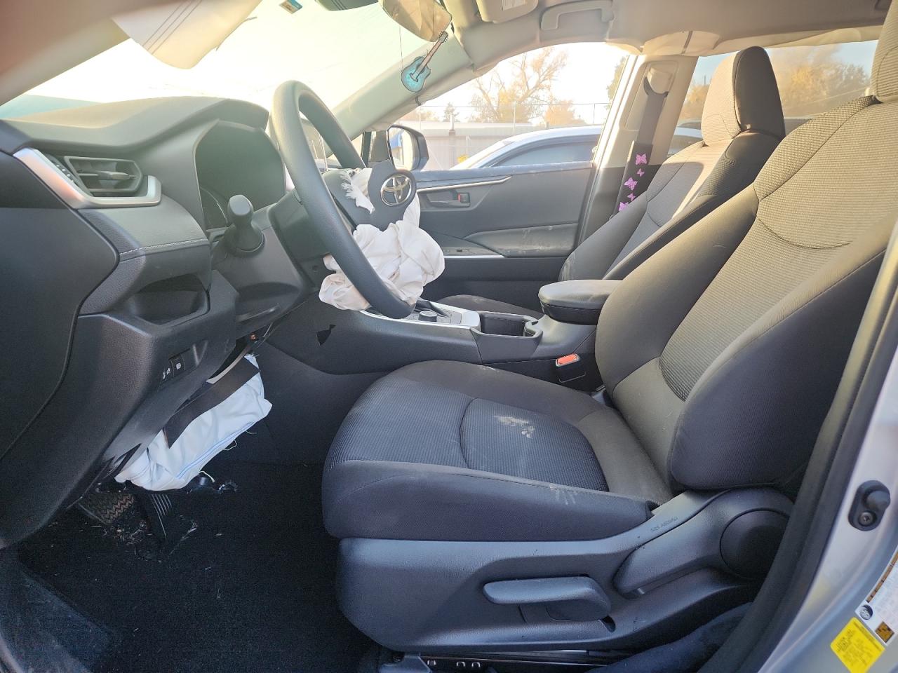 2025 Toyota Rav4 Le VIN: JTMLWRFV2SD330463 Lot: 92571205