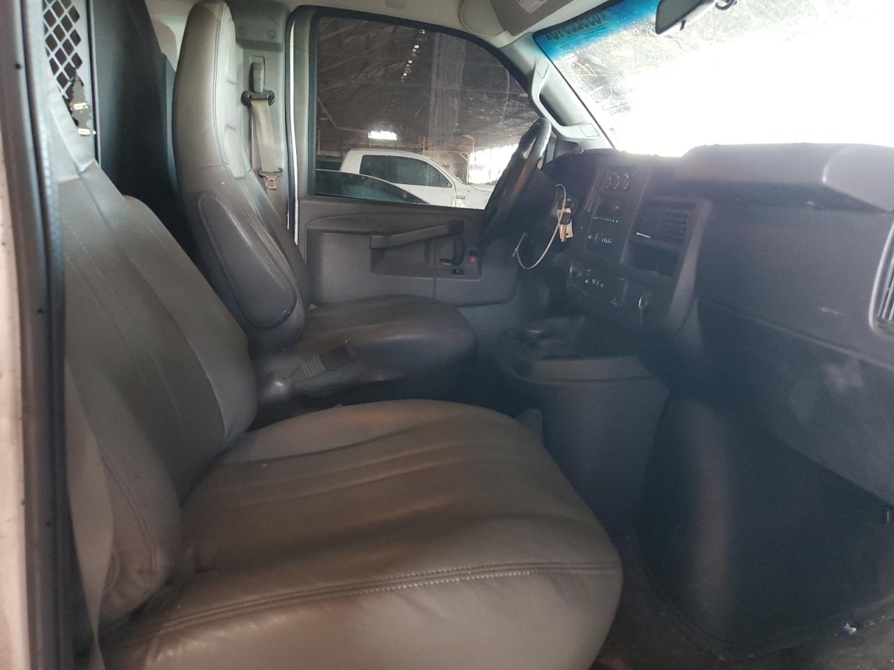 2020 Chevrolet Express G2500 VIN: 1GCWGAFP5L1277841 Lot: 89922915