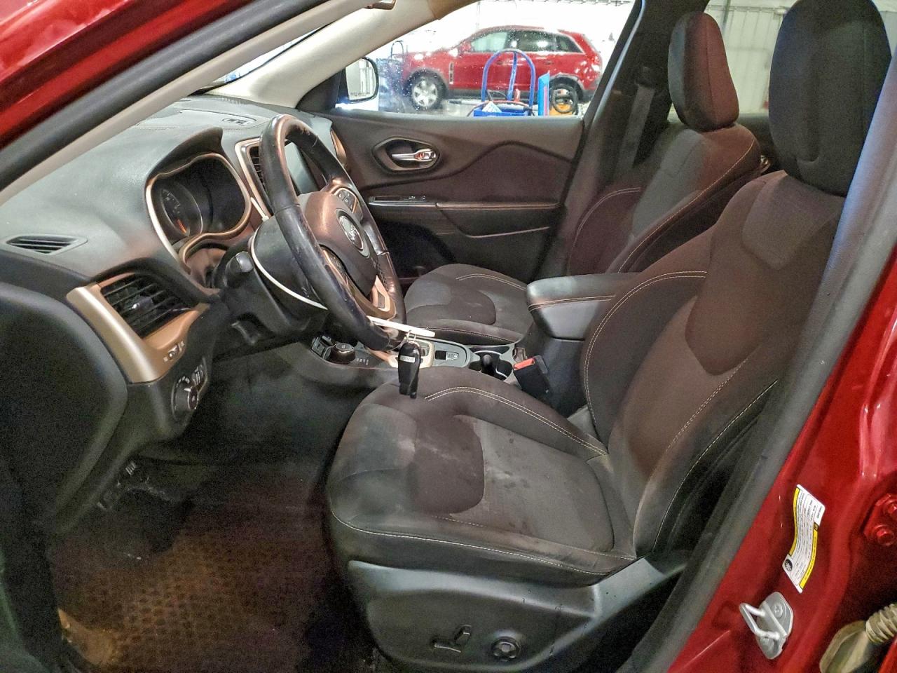 2016 Jeep Cherokee Latitude VIN: 1C4PJMCS3GW215945 Lot: 94505255