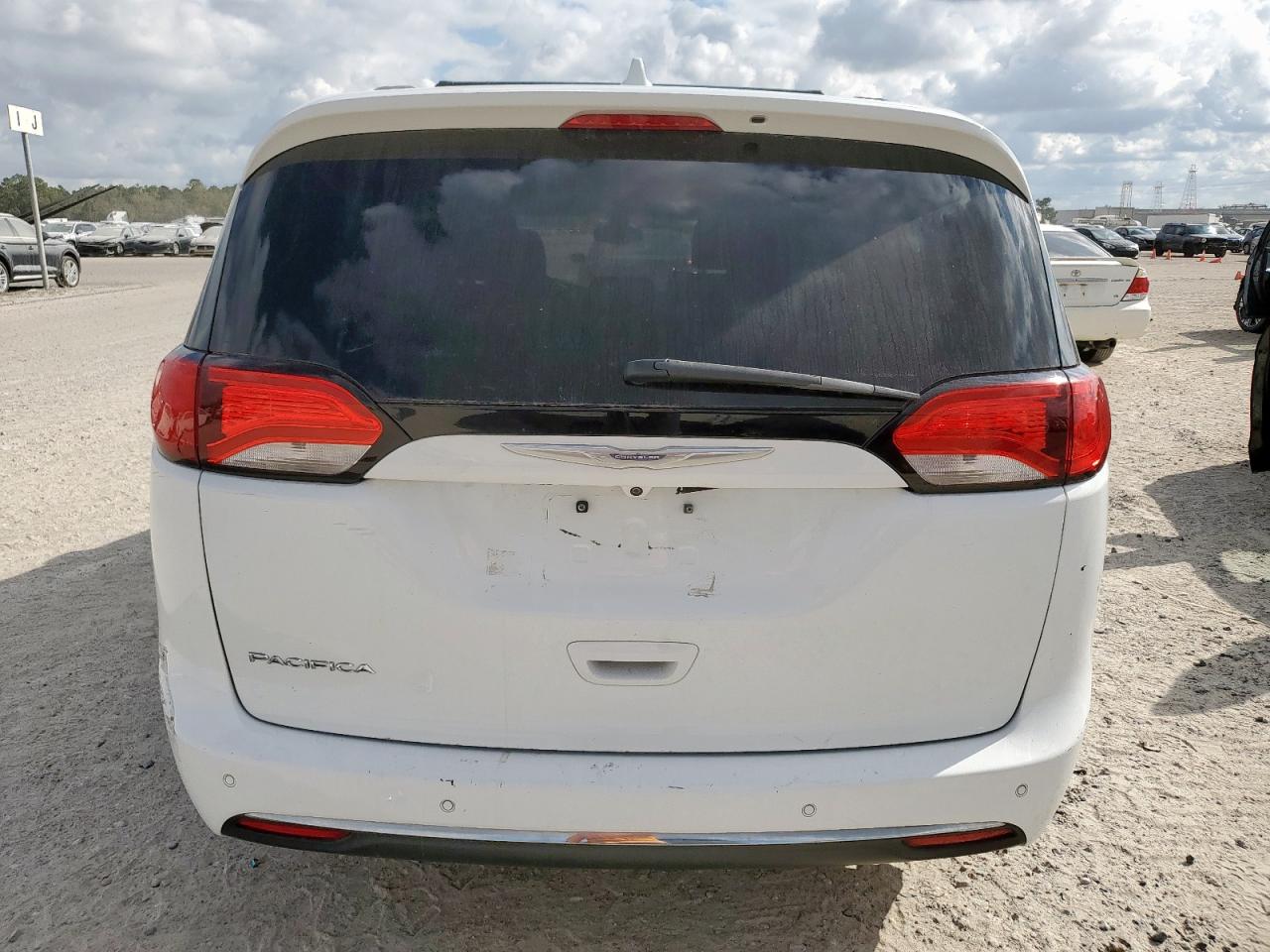 2017 Chrysler Pacifica Touring L VIN: 2C4RC1BGXHR804998 Lot: 93525675