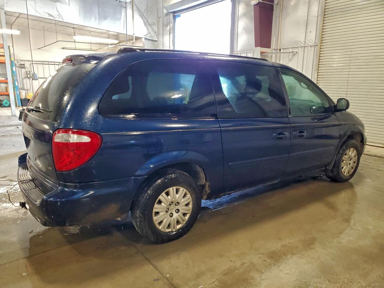 2005 Chrysler Town & Country Lx VIN: 2C4GP44R85R398176 Lot: 93988635