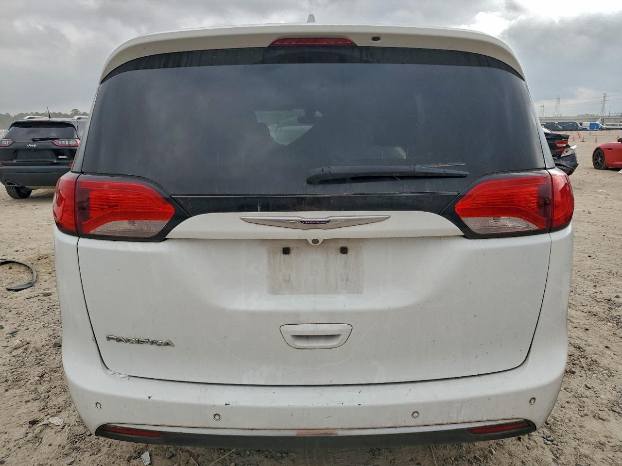 2019 Chrysler Pacifica Touring L VIN: 2C4RC1BG6KR561262 Lot: 93520505