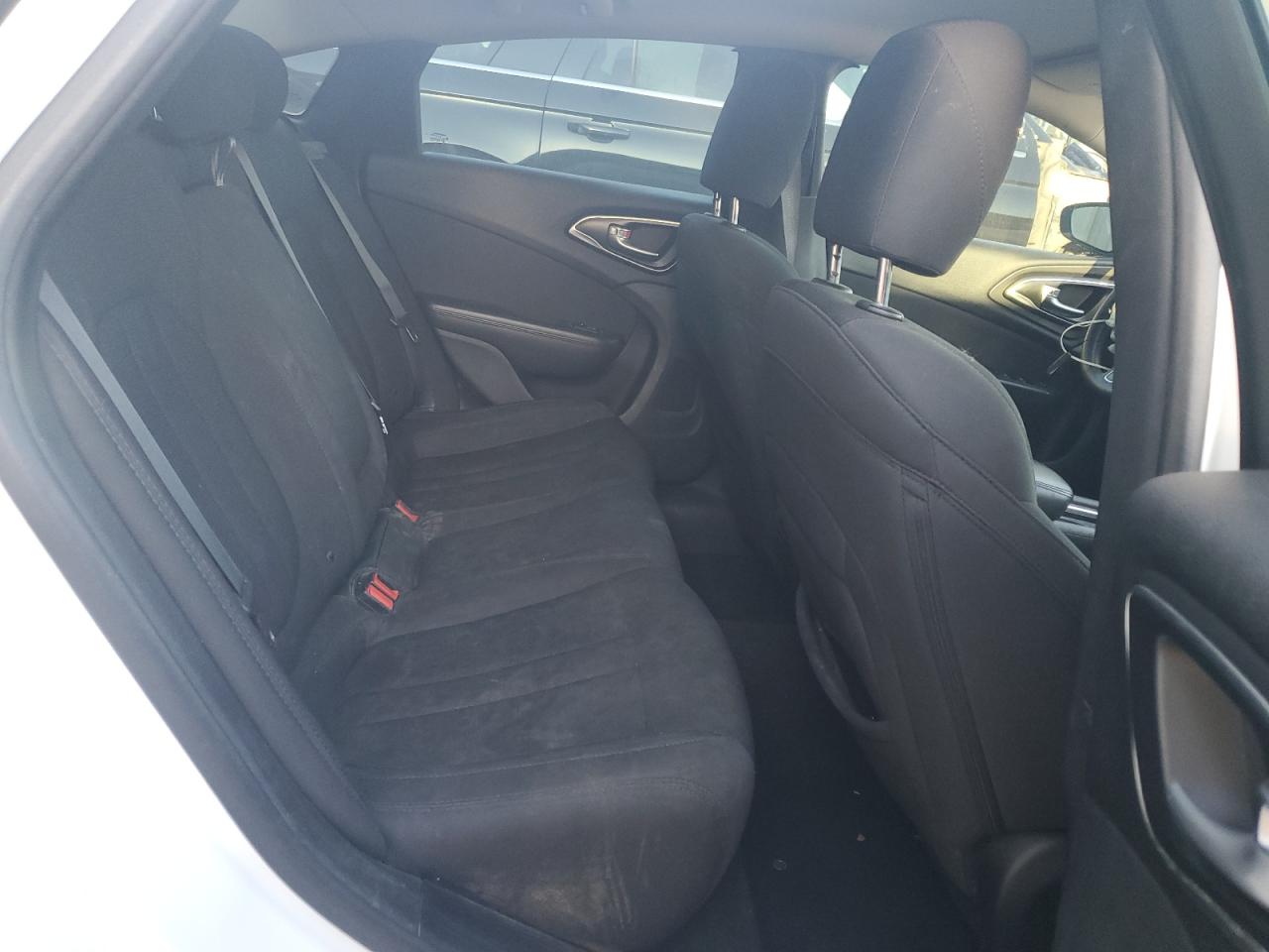 2016 Chrysler 200 Limited VIN: 1C3CCCAB1GN142042 Lot: 92803525