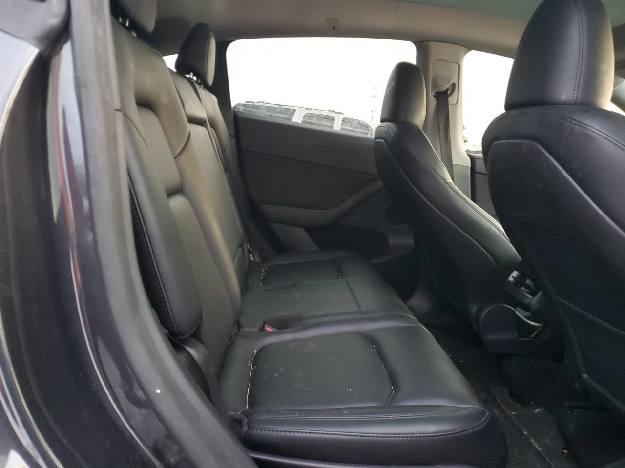 2024 Tesla Model Y VIN: 7SAYGAEE1RF116155 Lot: 90947775