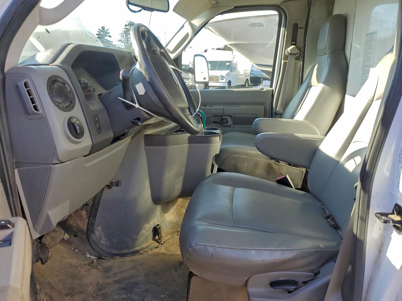 2017 Ford Econoline E450 Super Duty Cutaway Van VIN: 1FDXE4FS2HDC57774 Lot: 92603425