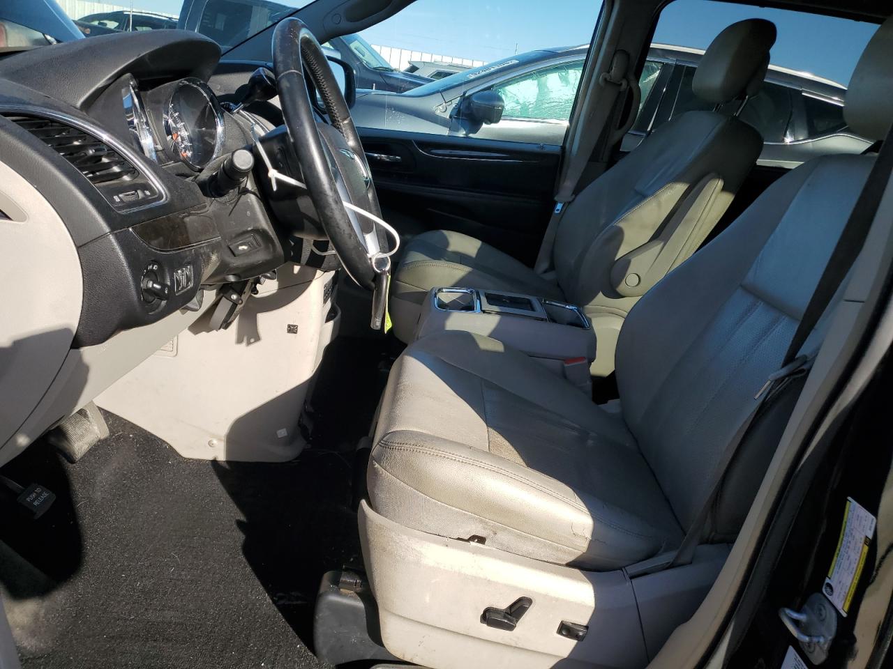 2011 Chrysler Town & Country Touring L VIN: 2A4RR8DG8BR616986 Lot: 92668395