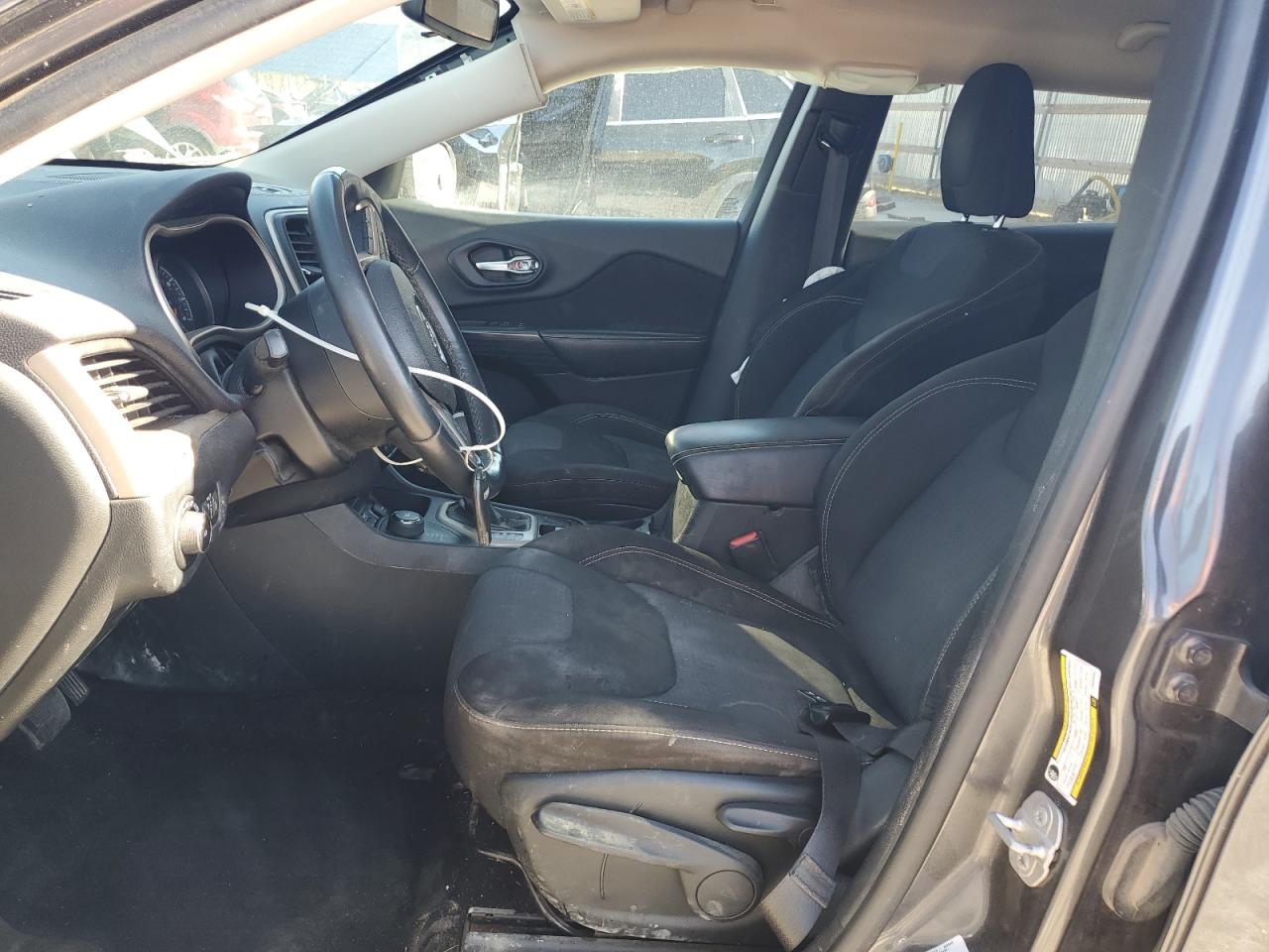 2015 Jeep Cherokee Latitude VIN: 1C4PJMCB6FW593093 Lot: 91699485