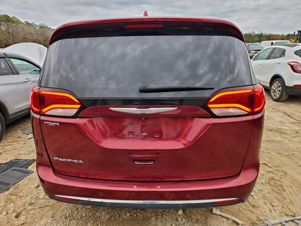 2017 Chrysler Pacifica Touring L VIN: 2C4RC1BG8HR621101 Lot: 94299055