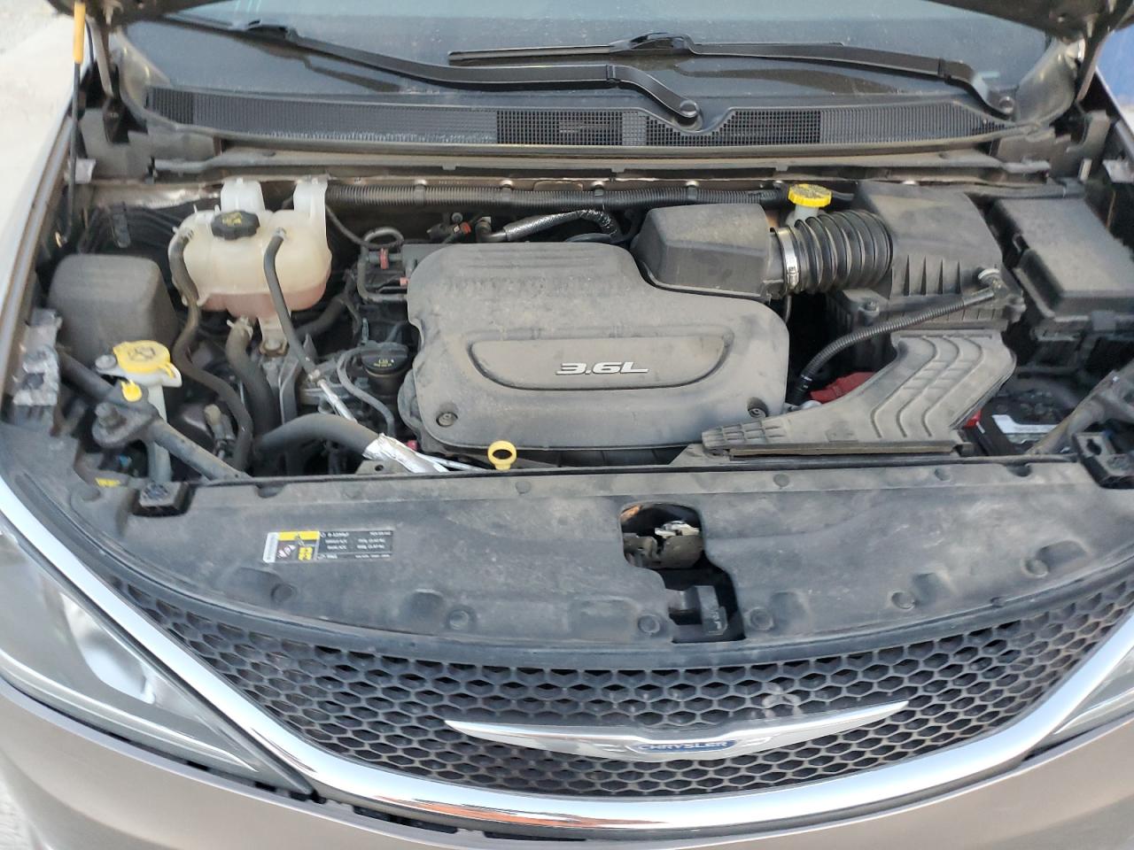 2017 Chrysler Pacifica Limited VIN: 2C4RC1GG7HR623432 Lot: 90832445