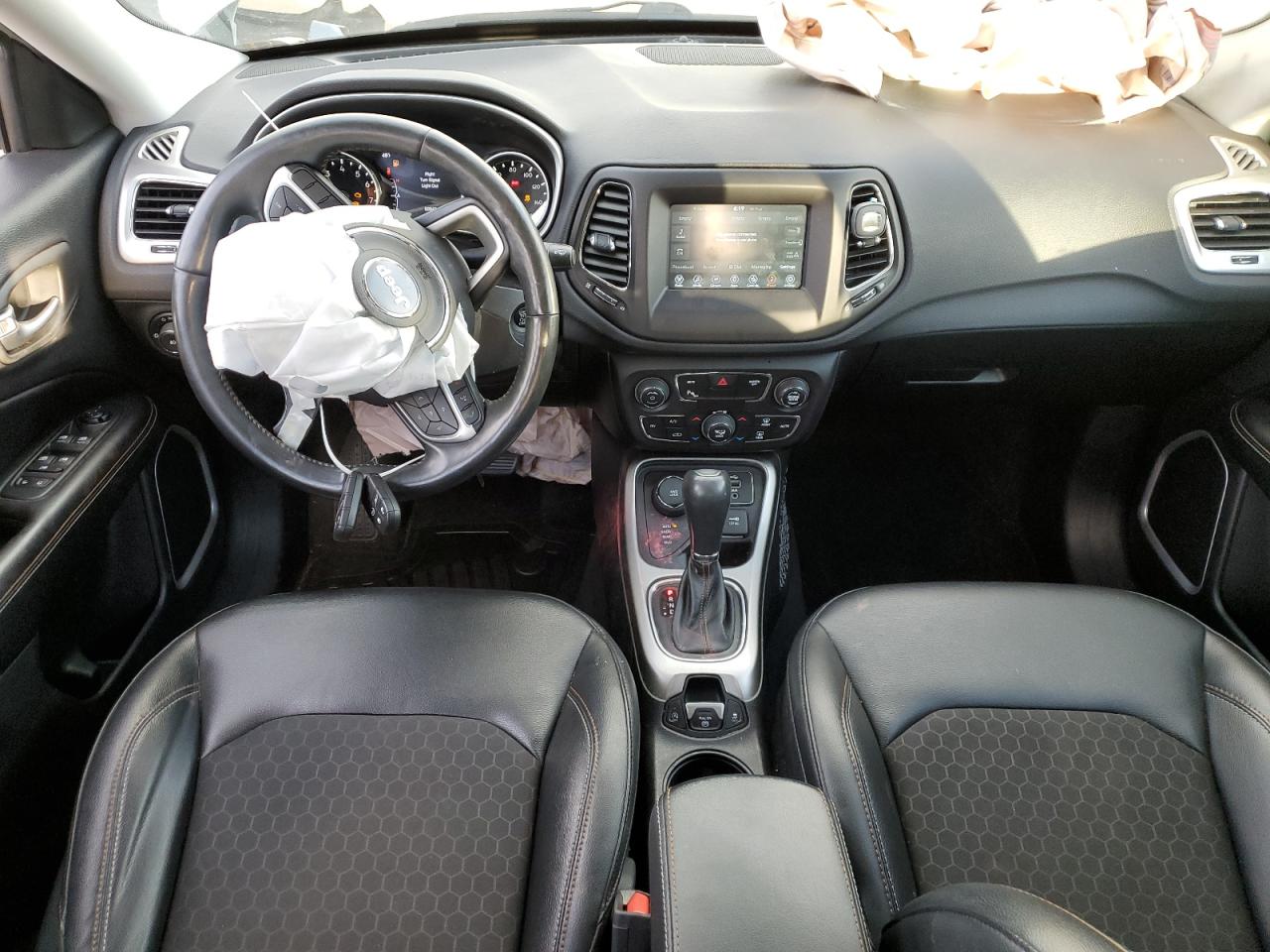 2018 Jeep Compass Latitude VIN: 3C4NJDBB8JT262197 Lot: 92884155