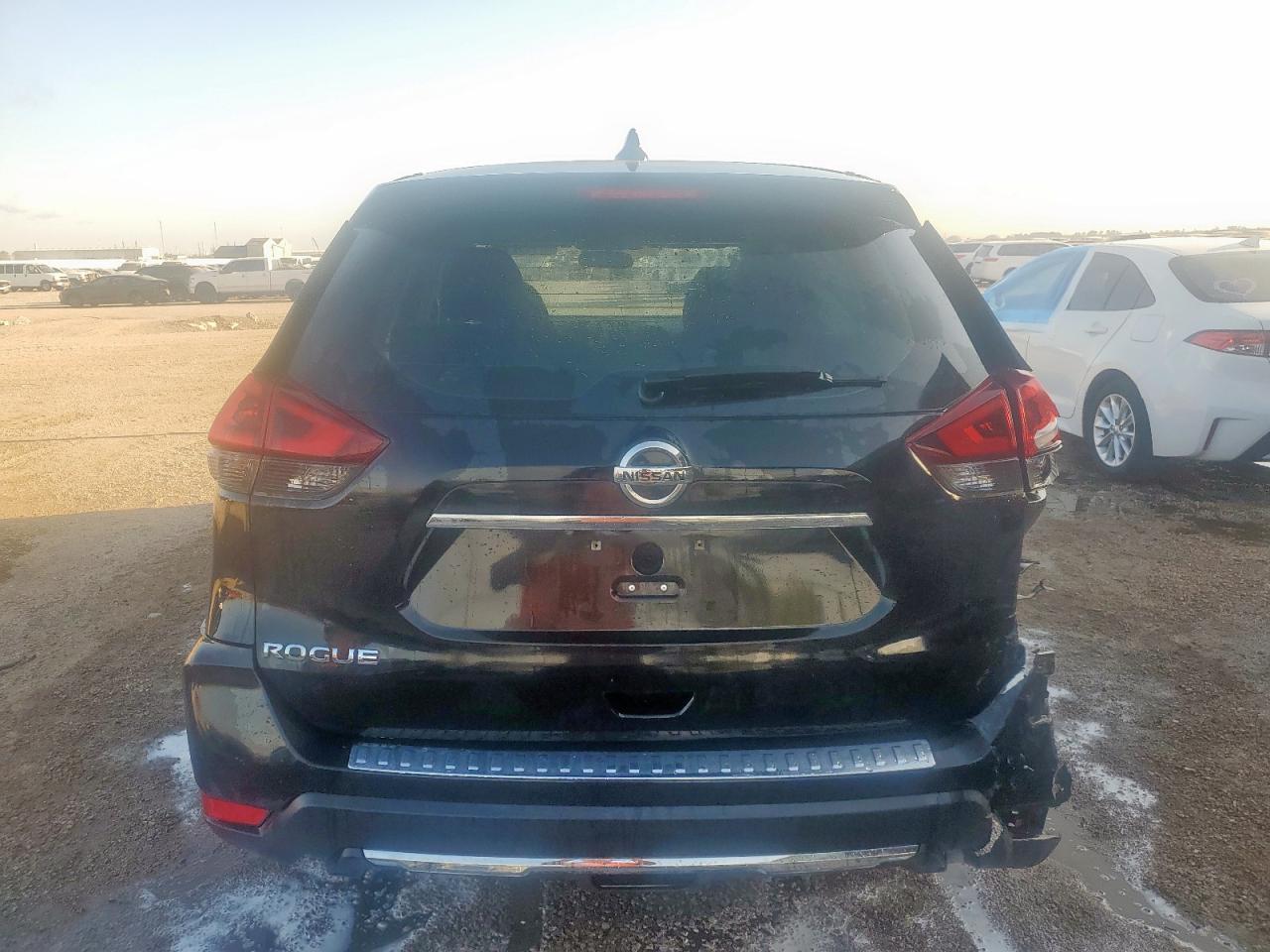 2018 Nissan Rogue S VIN: 5N1AT2MT8JC711758 Lot: 92597815