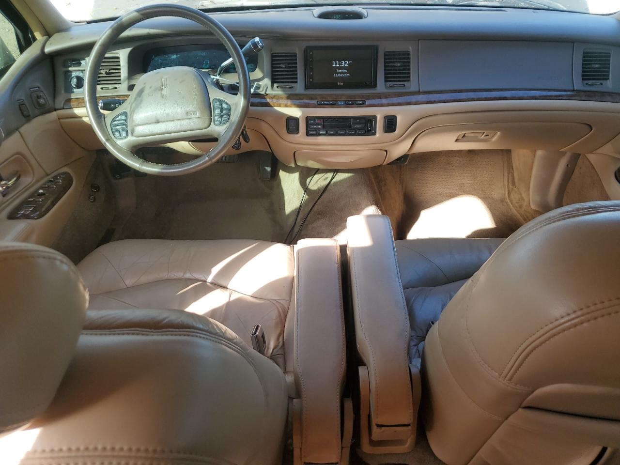 1997 Lincoln Town Car Signature VIN: 1LNLM82W2VY619947 Lot: 91347265