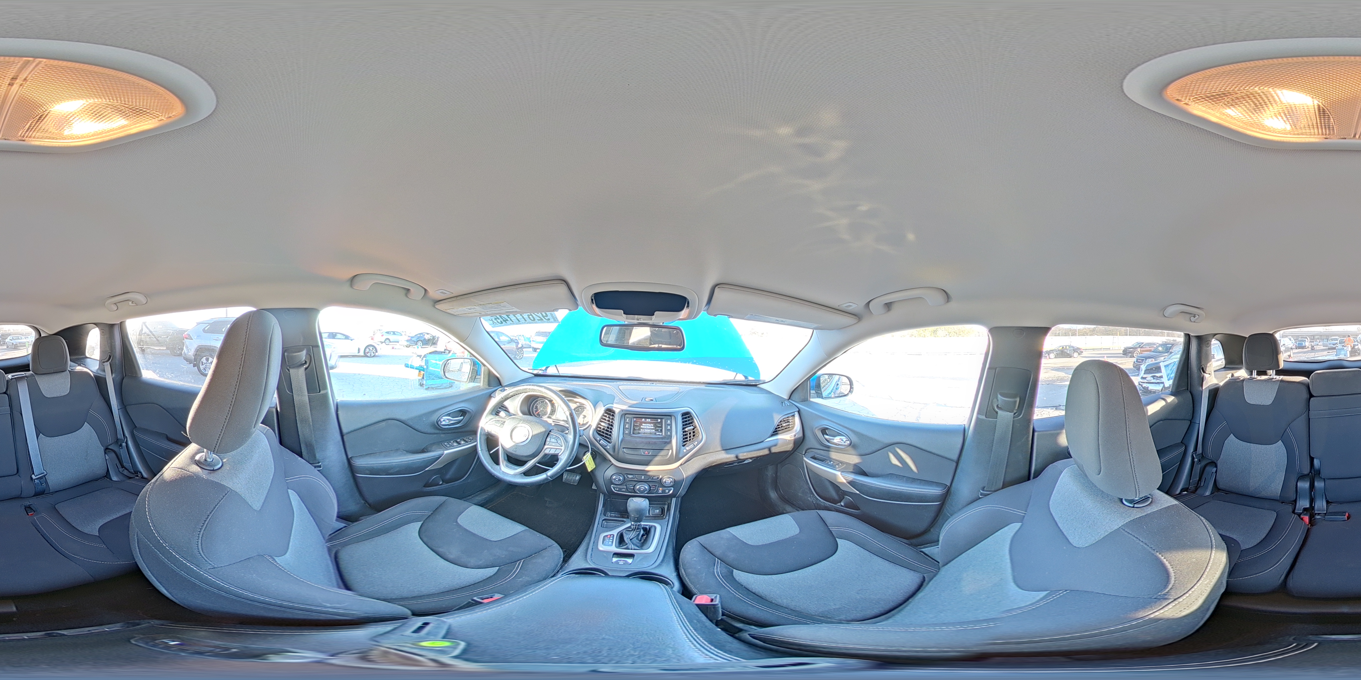 2018 Jeep Cherokee Latitude VIN: 1C4PJLCB8JD577542 Lot: 92611145