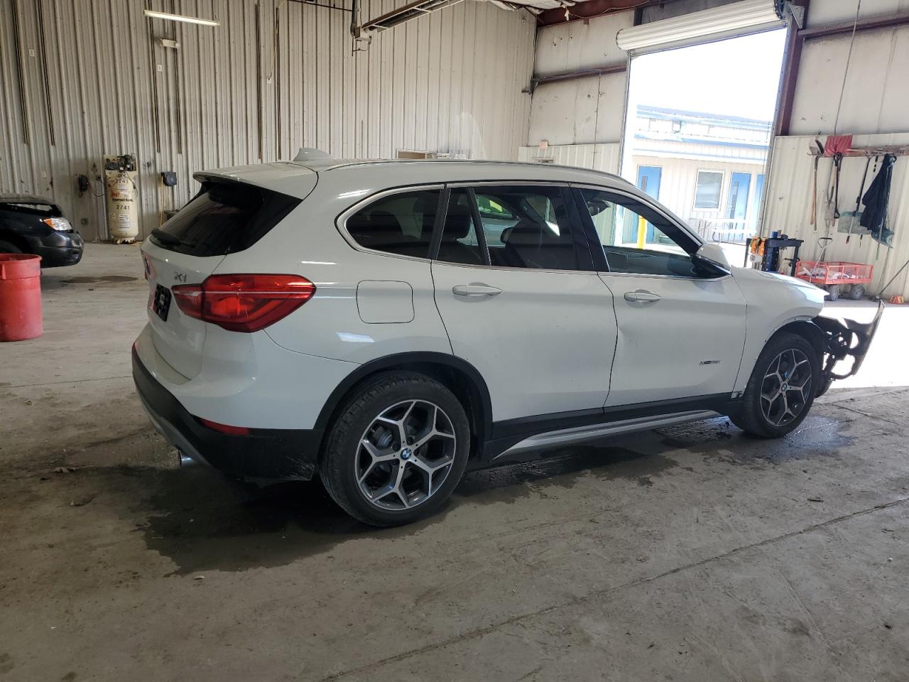 2018 BMW X1 xDrive28I VIN: WBXHT3C3XJ5K27446 Lot: 91592015
