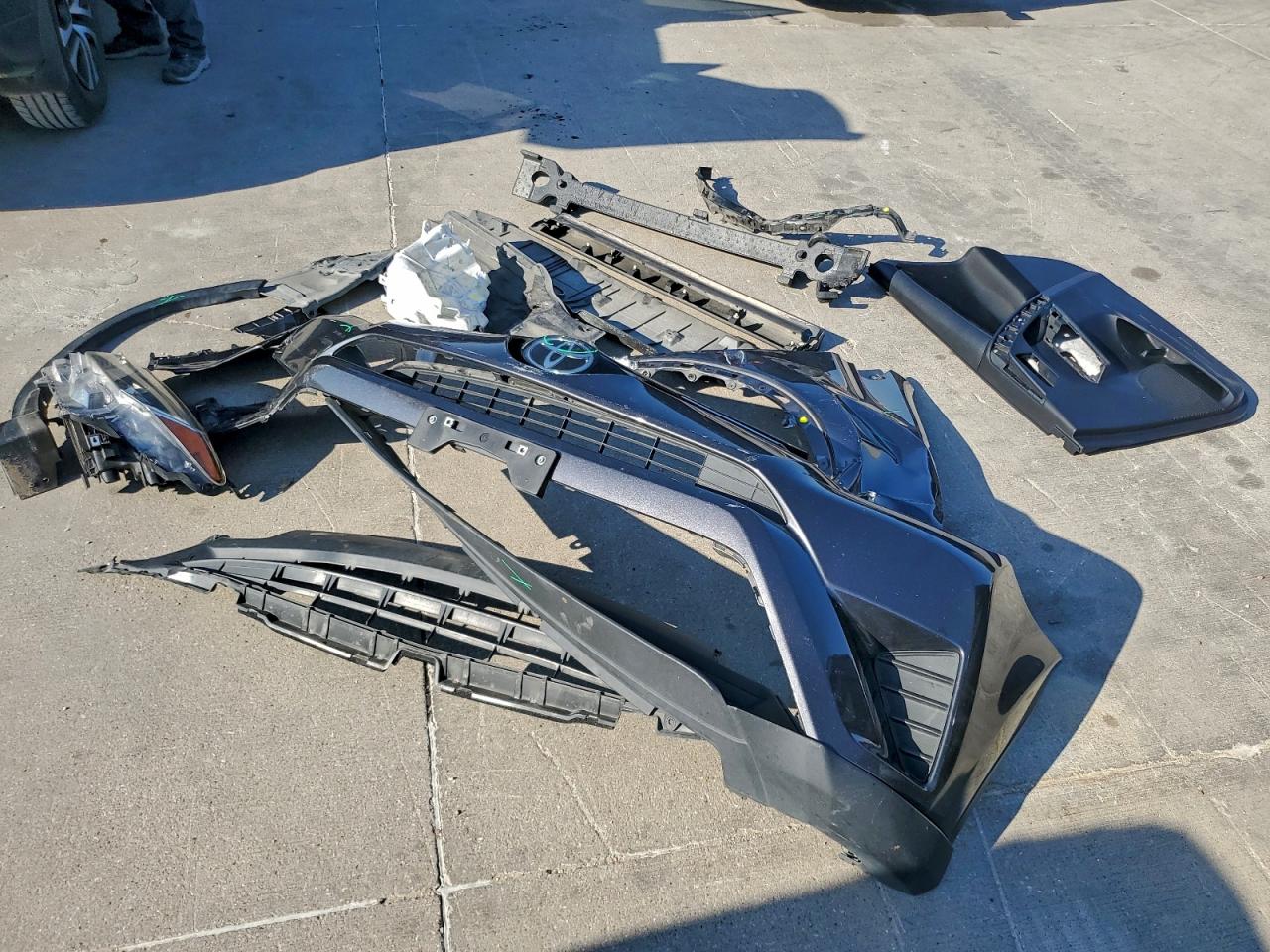 2017 Toyota Rav4 Le VIN: JTMZFREV6HJ144415 Lot: 91545265