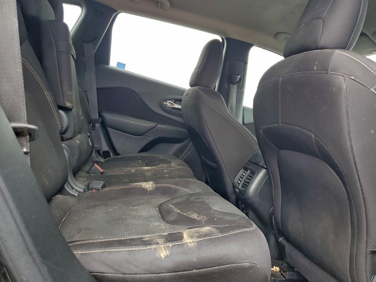 2015 Jeep Cherokee Latitude VIN: 1C4PJLCB1FW676781 Lot: 94166355