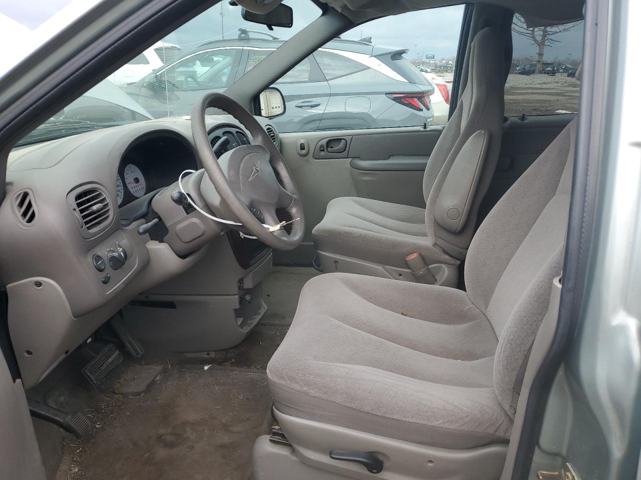 2003 Chrysler Town & Country VIN: 2C4GP24R13R269777 Lot: 92169155