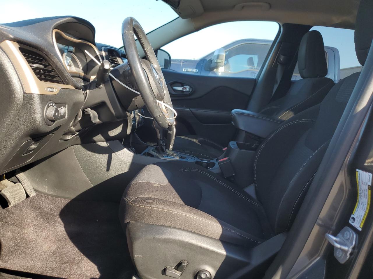 2016 Jeep Cherokee Latitude VIN: 1C4PJLCS4GW363435 Lot: 93747005