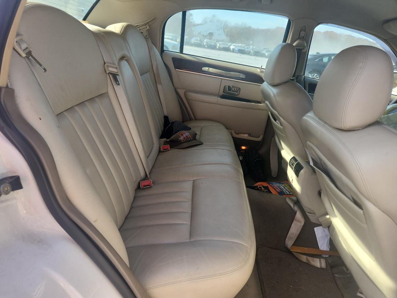 2004 Lincoln Town Car Executive VIN: 1LNHM81W94Y619062 Lot: 93421925