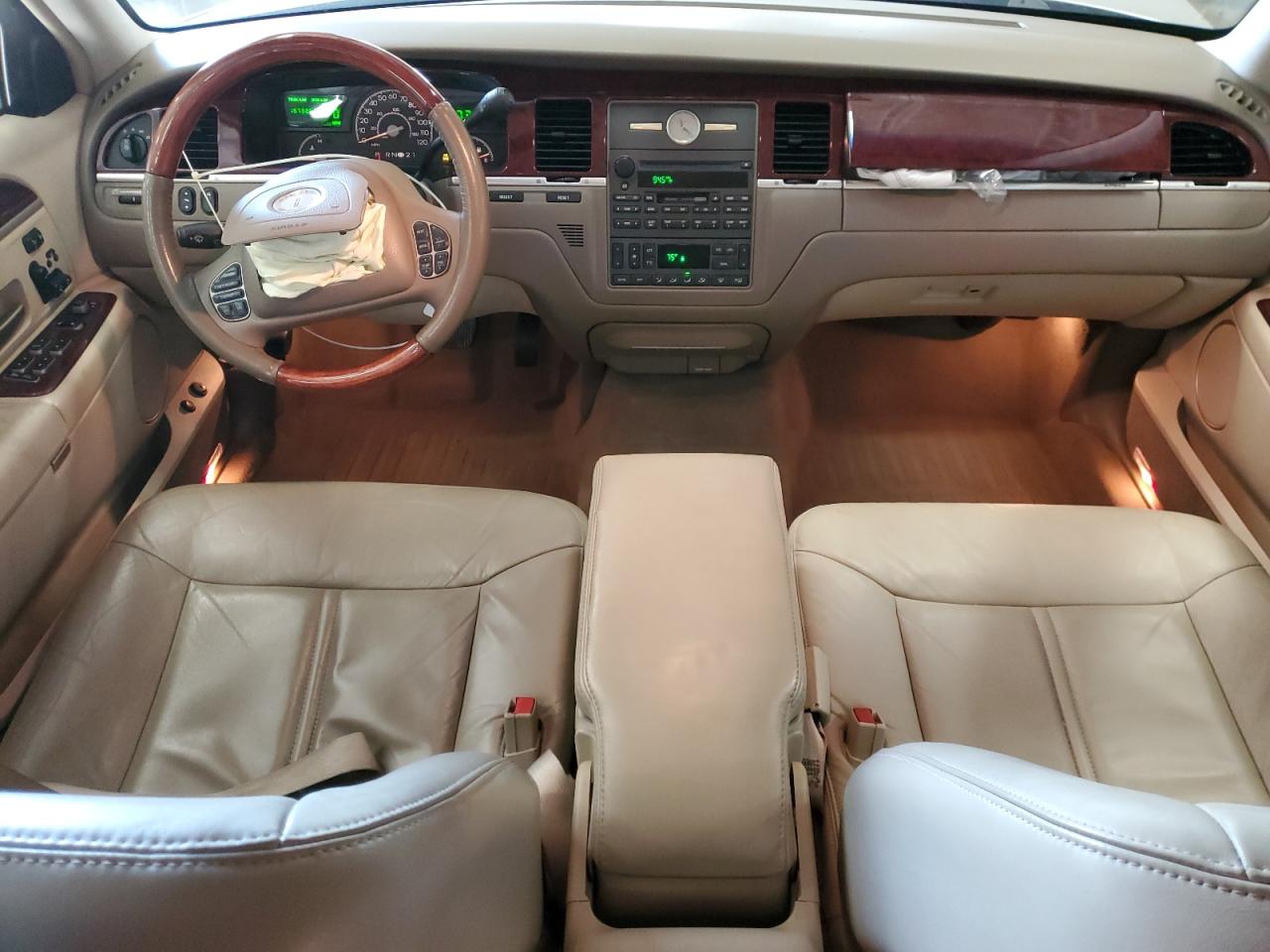 2004 Lincoln Town Car Ultimate VIN: 1LNHM83W74Y639579 Lot: 92452075