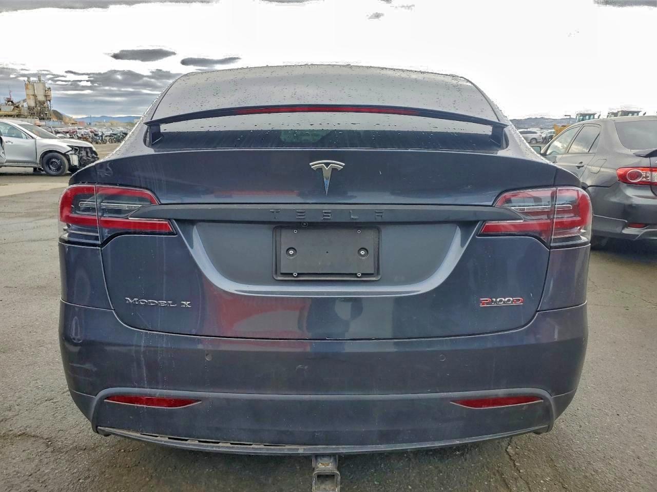 2018 Tesla Model X VIN: 5YJXCBE43JF107267 Lot: 93948375