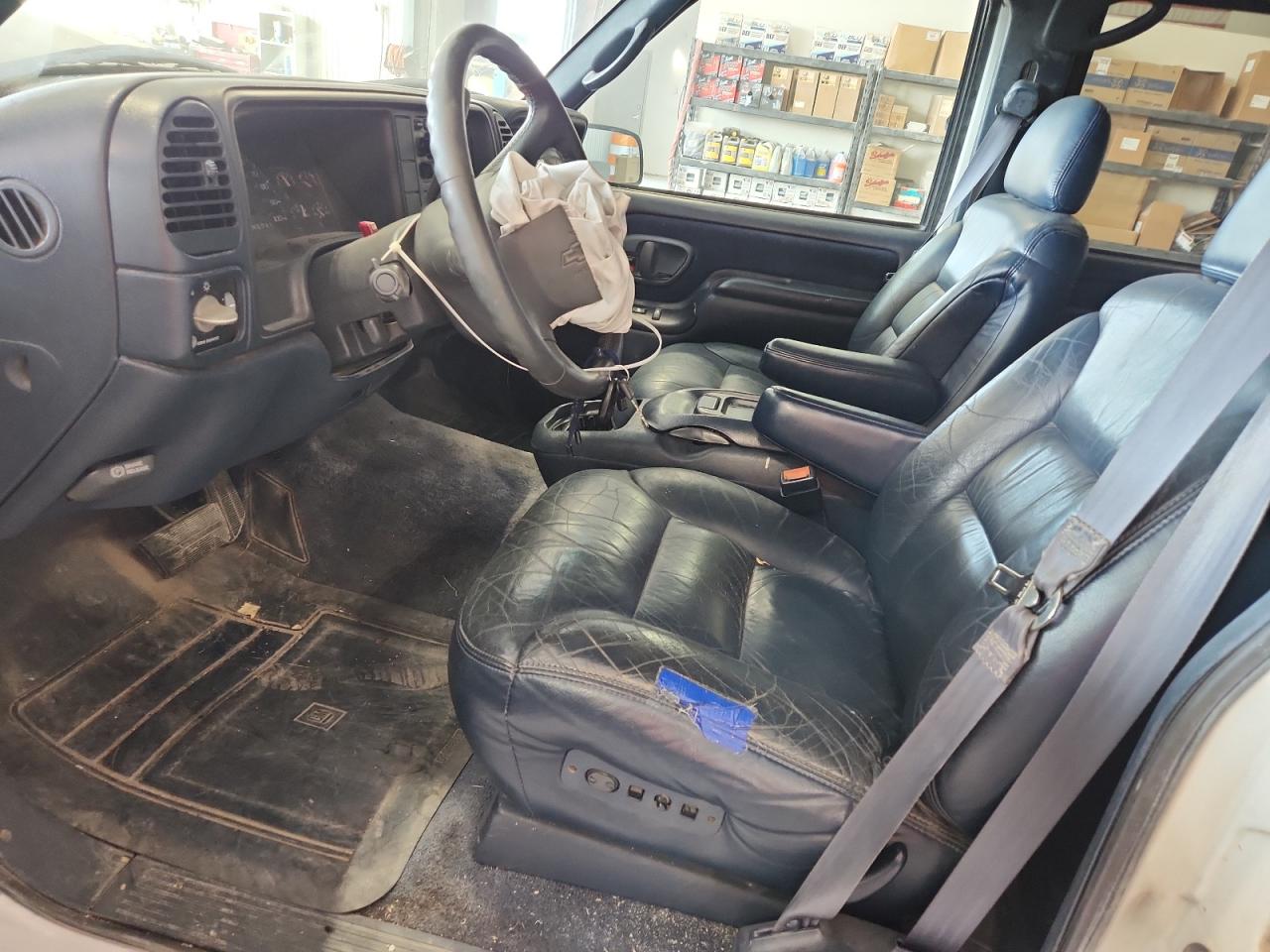 1998 Chevrolet Tahoe K1500 VIN: 1GNEK13R1WJ351980 Lot: 92963855