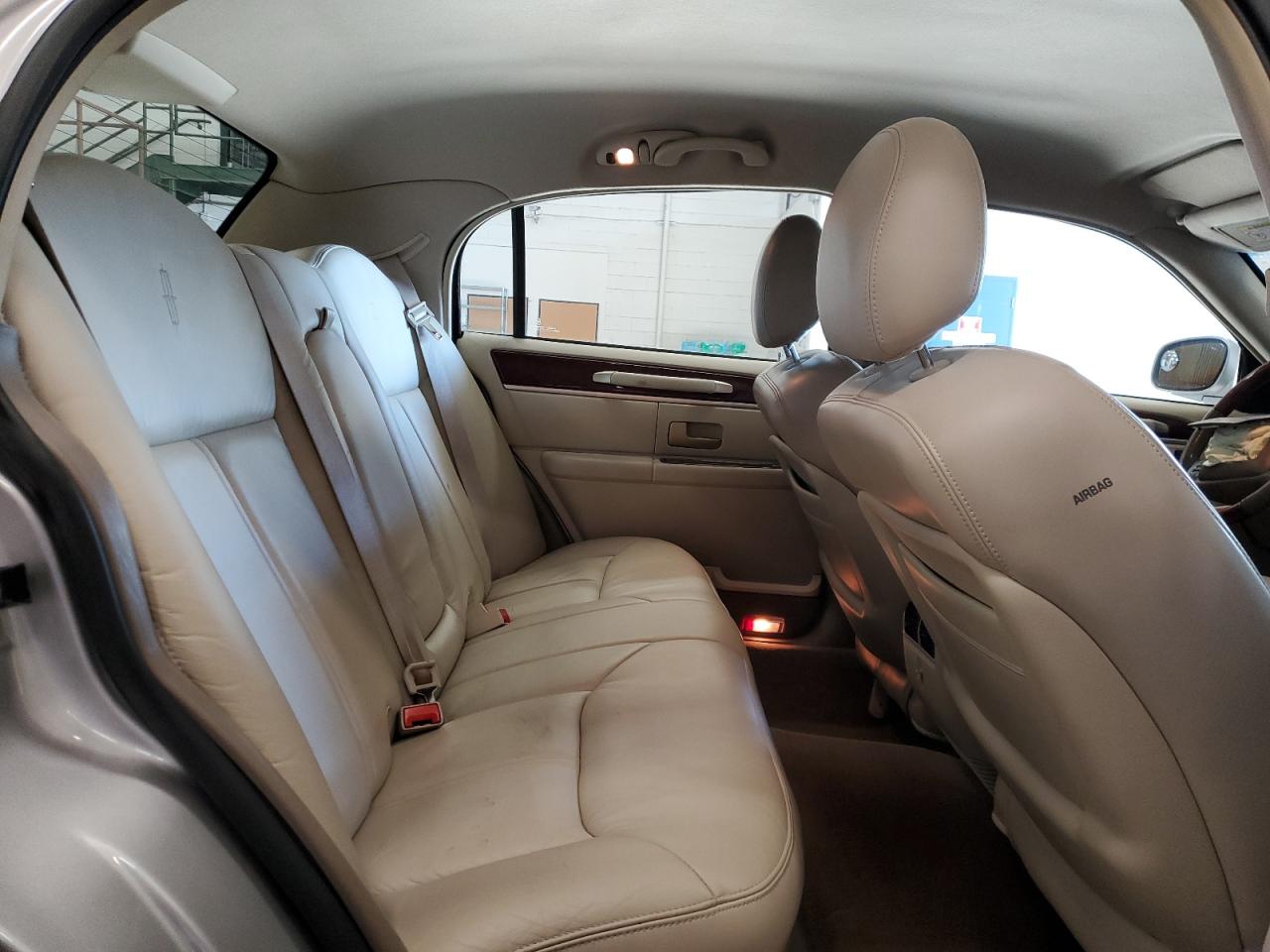 2004 Lincoln Town Car Ultimate VIN: 1LNHM83W74Y639579 Lot: 92452075