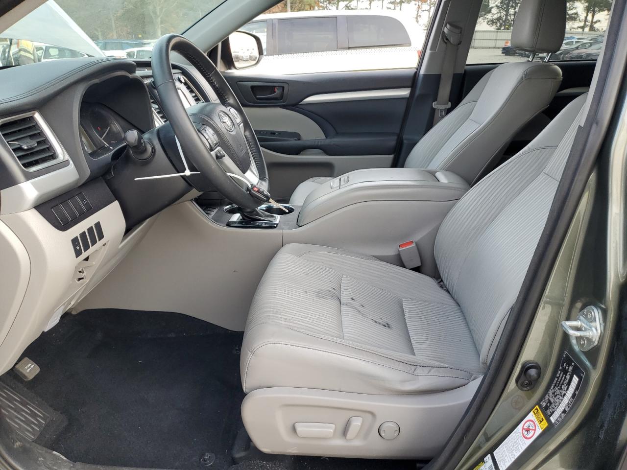 2015 Toyota Highlander Le VIN: 5TDBKRFH7FS094193 Lot: 94057805